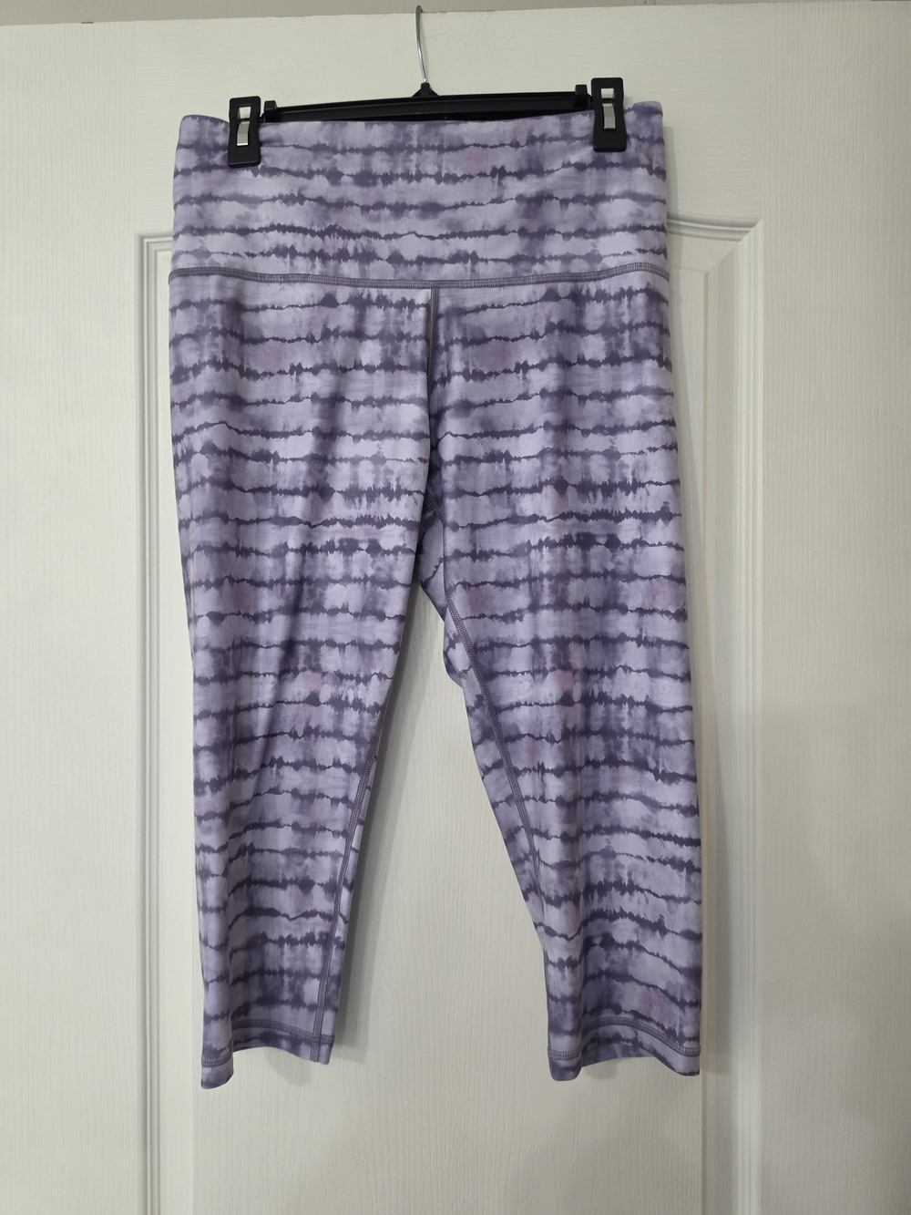 Athleta Lavender Tie-Dye Capri Leggings